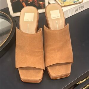 Dolce Vita Tan Mules with Chunky Heel and Suede Finish